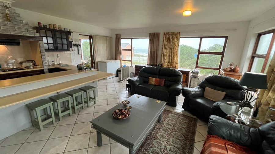 6 Bedroom Property for Sale in Oyster Bay Eastern Cape